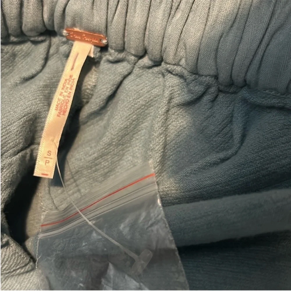 Free People Small Pants Cool Harbor Wide-Leg Trousers in blue zippered pockets - Picture 10 of 11